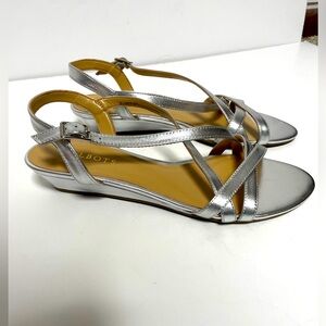 Talbots Silver Capri Leather Cross Straps Low Heel Sandals Womens 9
